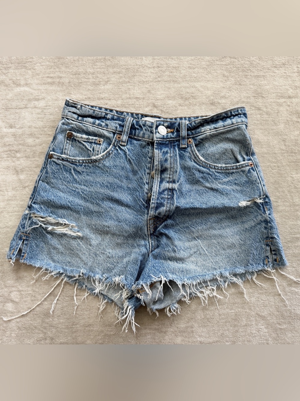 Zara Distressed Denim Cutoff Shorts Jean Shorts in Blue Size 4